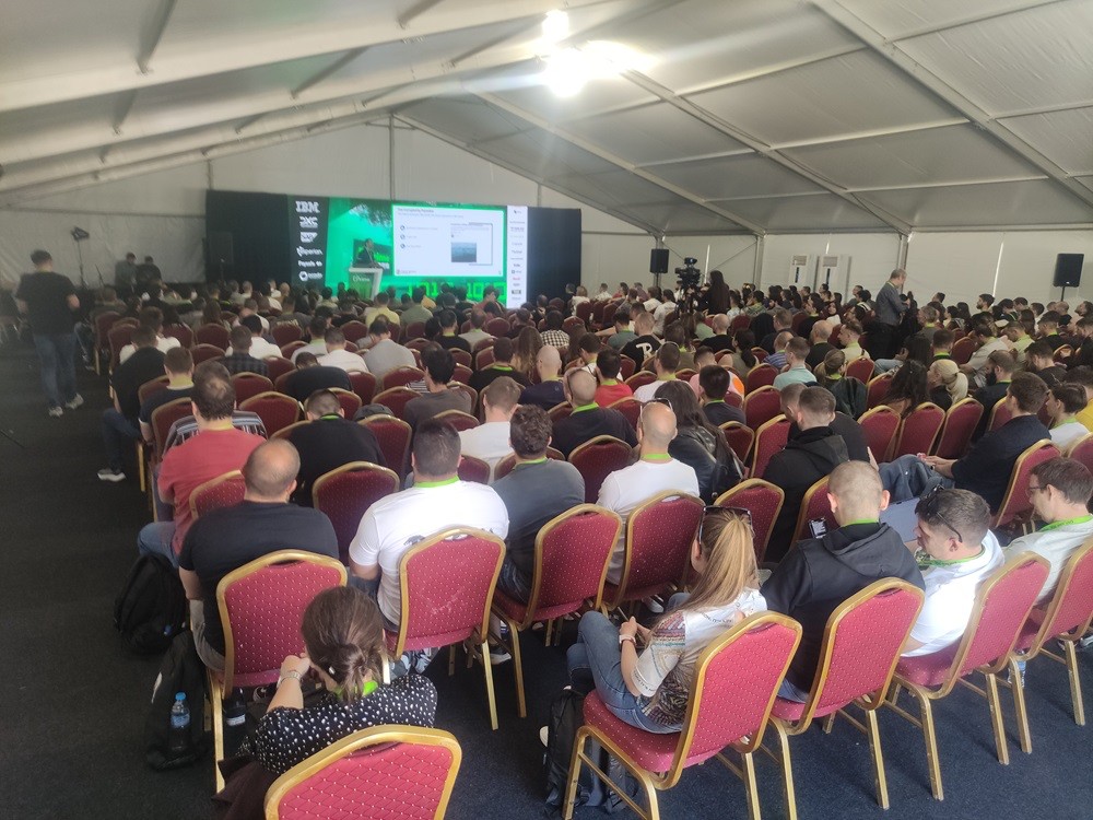 jPrime 2025 — Main session with audience and sponsor logos